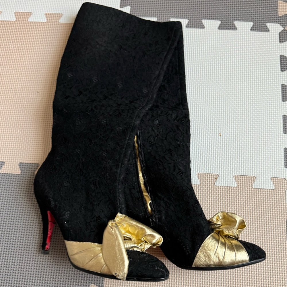 Betsey Johnson boots size 8